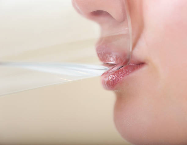 Eau oxygénée pour blanchir les dents : efficace ou dangereux ?