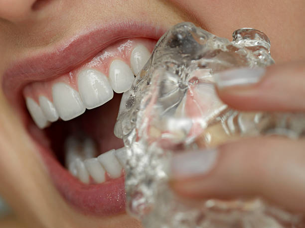 Eau oxygénée pour blanchir les dents : efficace ou dangereux ?