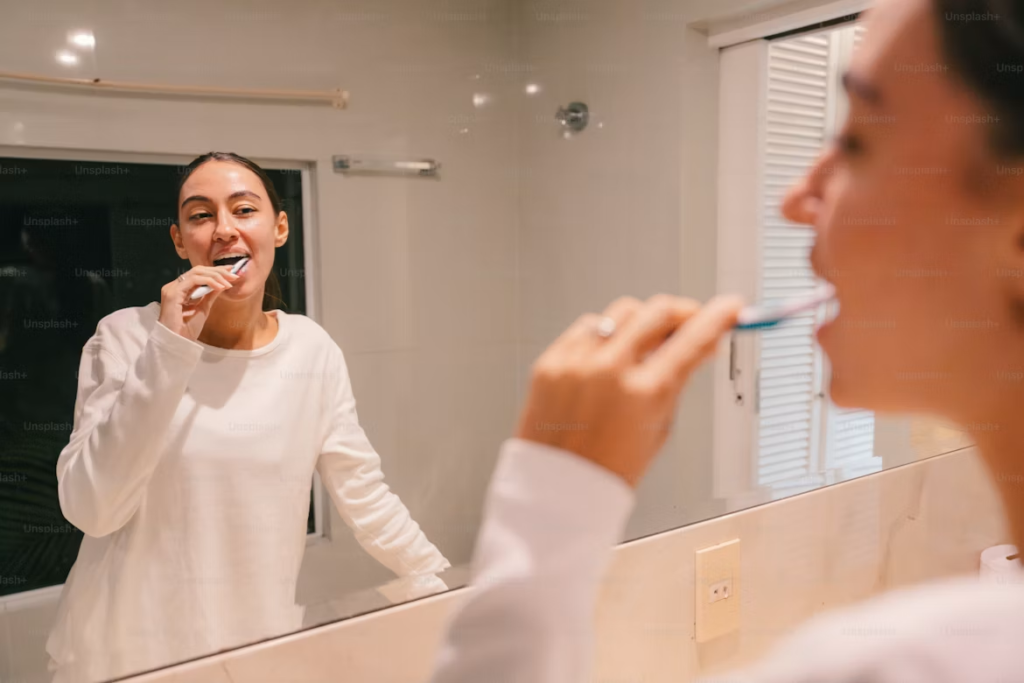 Taches blanches sur les dents : causes et traitements