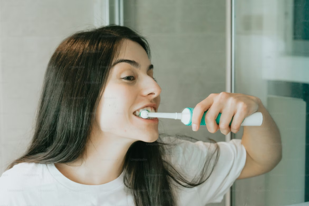 Se brosser les dents avant ou après le petit-déjeuner ?
