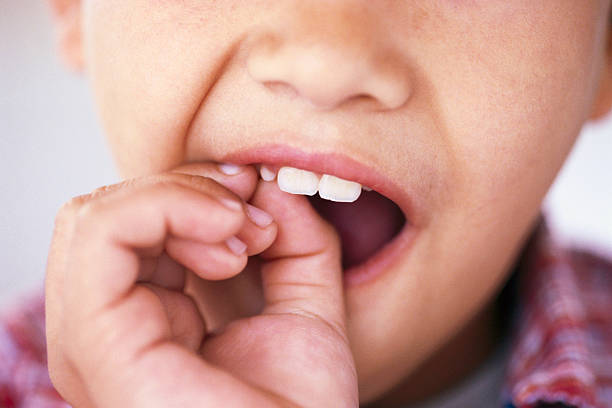 Joue gonflée à cause d'une dent : causes et que faire
