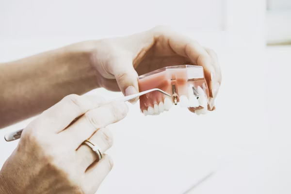 Infection d'une dent dévitalisée : signes, causes et traitement