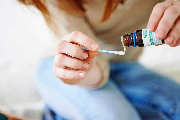 Huile essentielle pour le mal de dents : ce qui marche vraiment, et ce qu'il faut éviter
